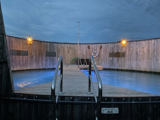 Pool mit Beleuchtung