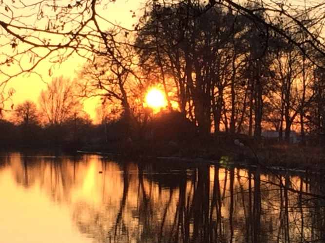 …mit der Sonne über dem Haus