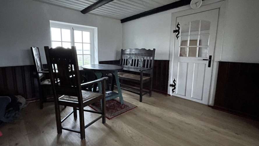 Essbereich mit historischen Worpsweder Möbeln