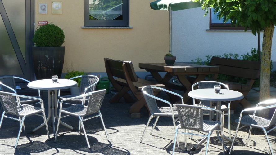 Sitzmöglichkeiten draußen