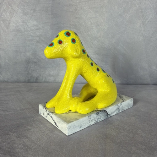 Pop-Art Hund mit weißer Sockelplatte € 259